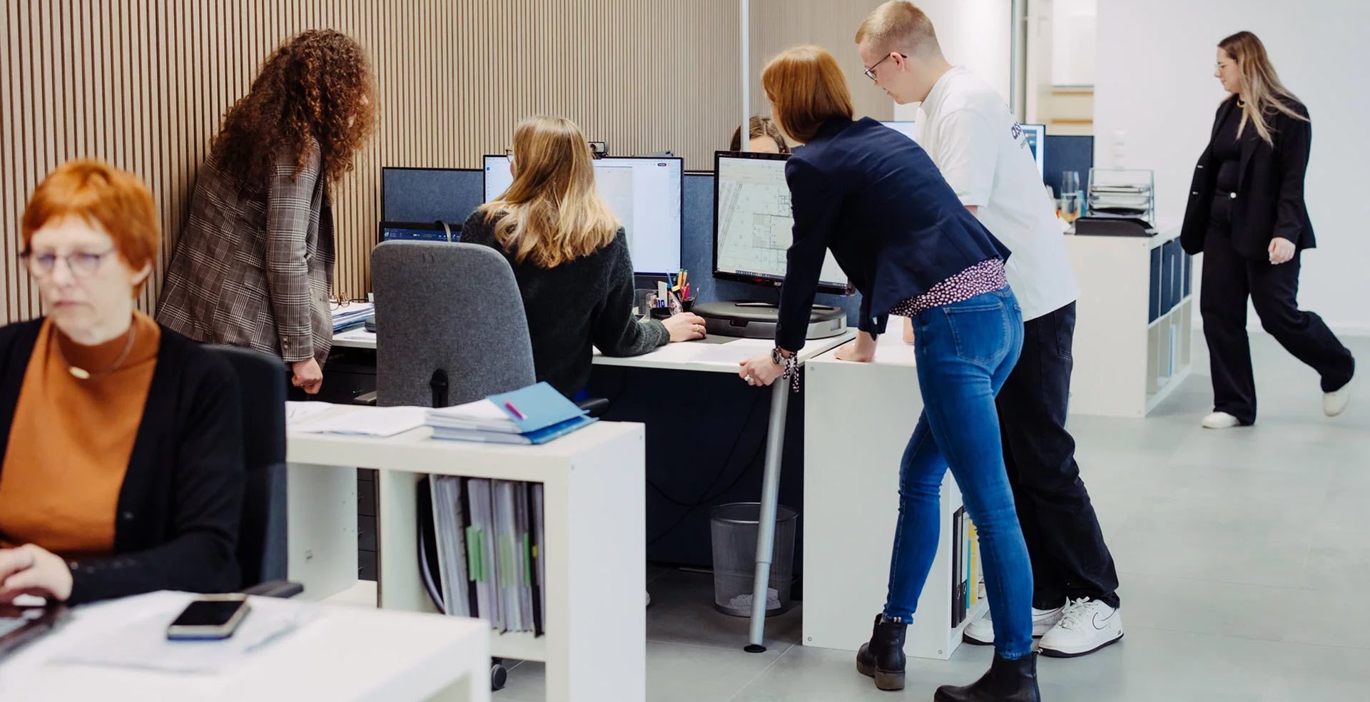 Team von Baues + Partner bei der gemeinsamen Projektarbeit