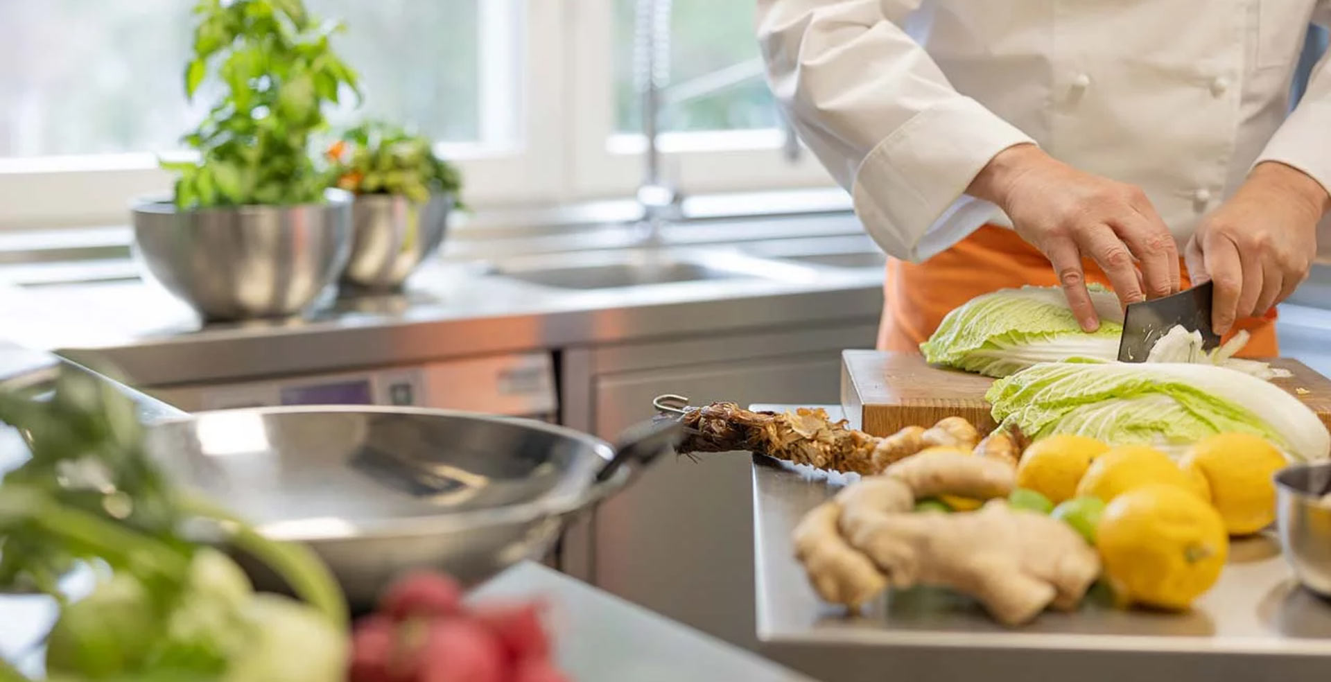 Frisch zubereitetes gemeinsames Mittagessen bei Baues + Partner